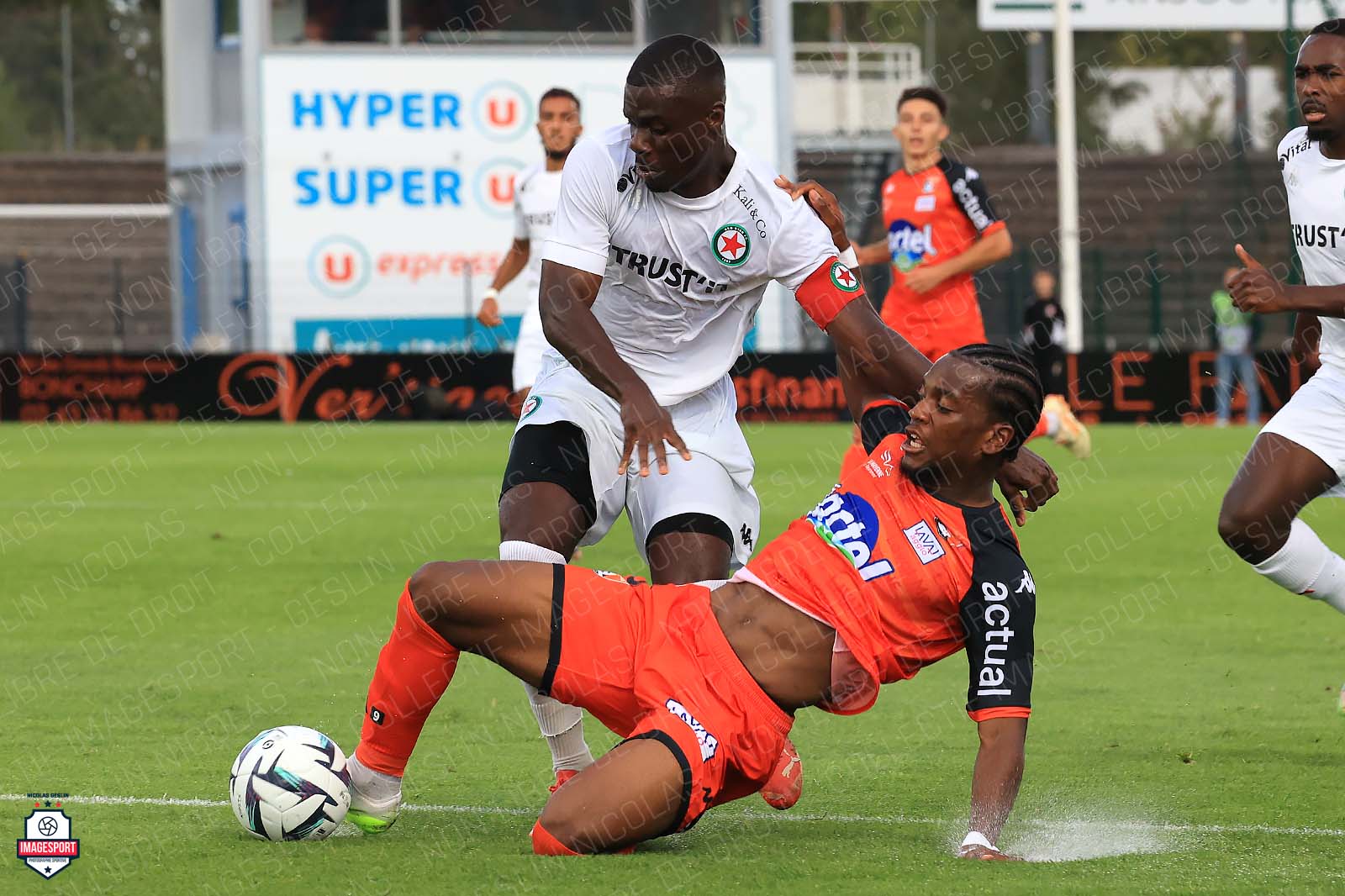 A droite : Junior KADILE (Stade Lavallois)