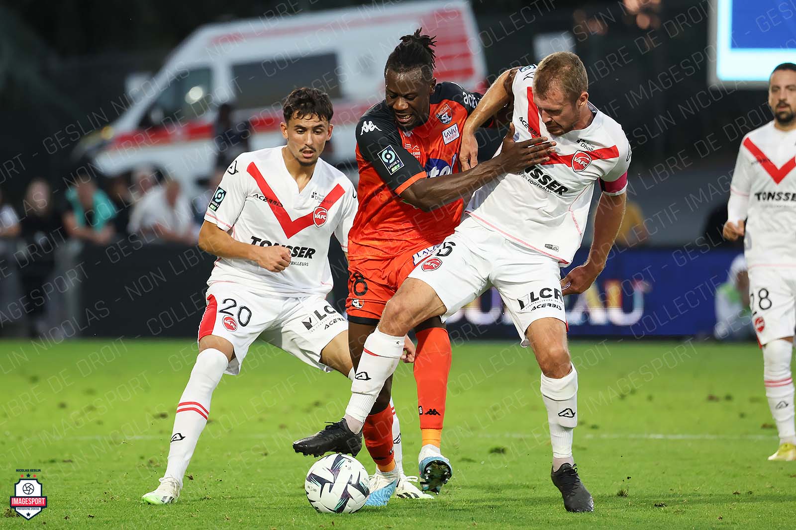 Au centre : Malik Tchokounté (Stade Lavallois)