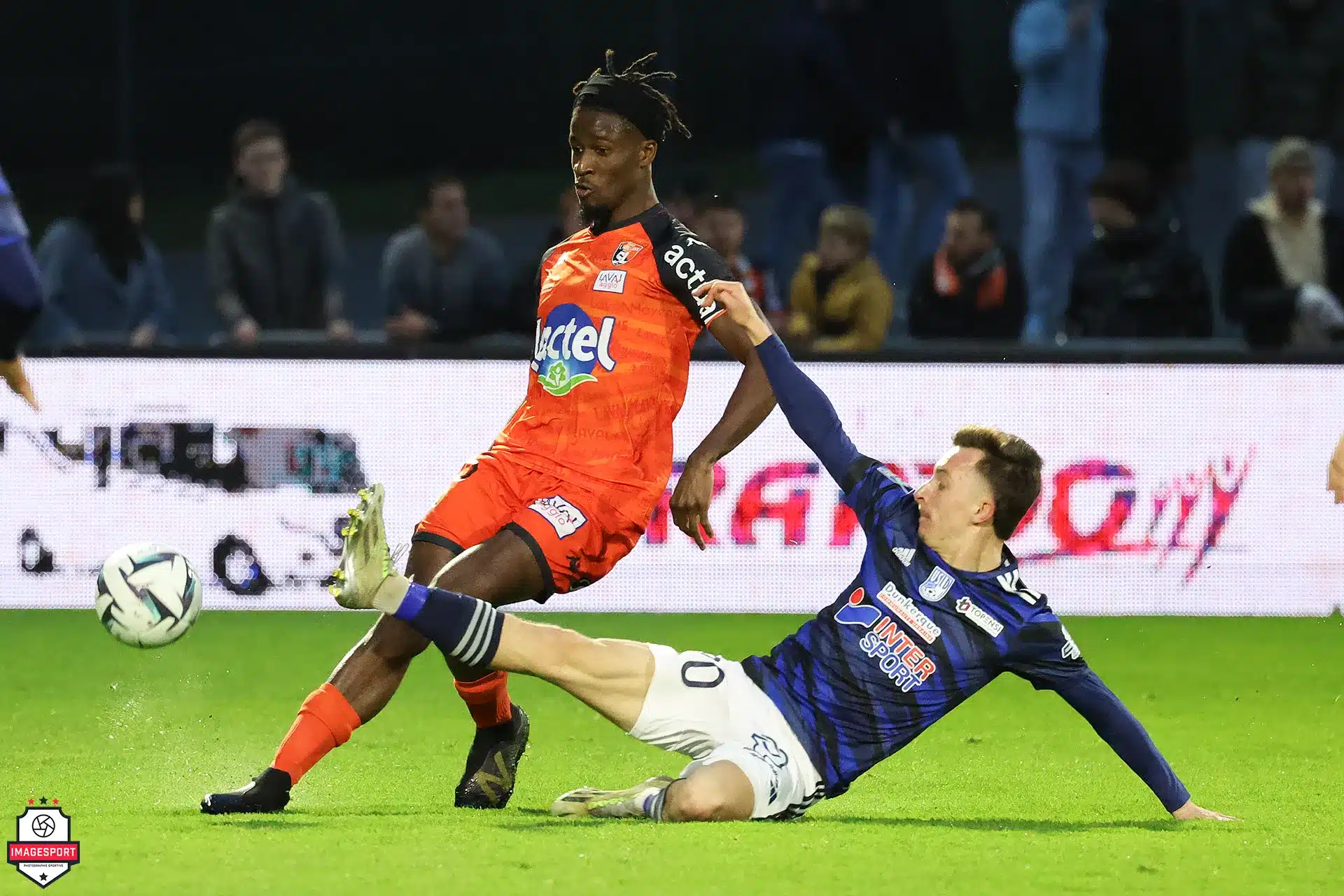Peter OUANEH (Stade Lavallois) / Enzo BARDELI (USL Dunkerque)