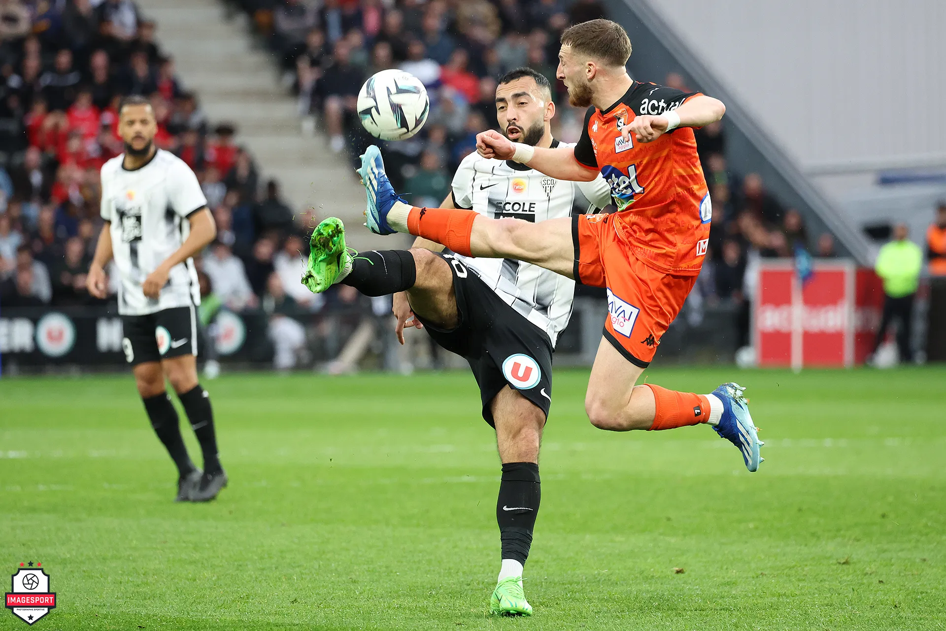 Himad ABDELLI (Angers SCO) / Thibaut VARGAS (Stade Lavallois)