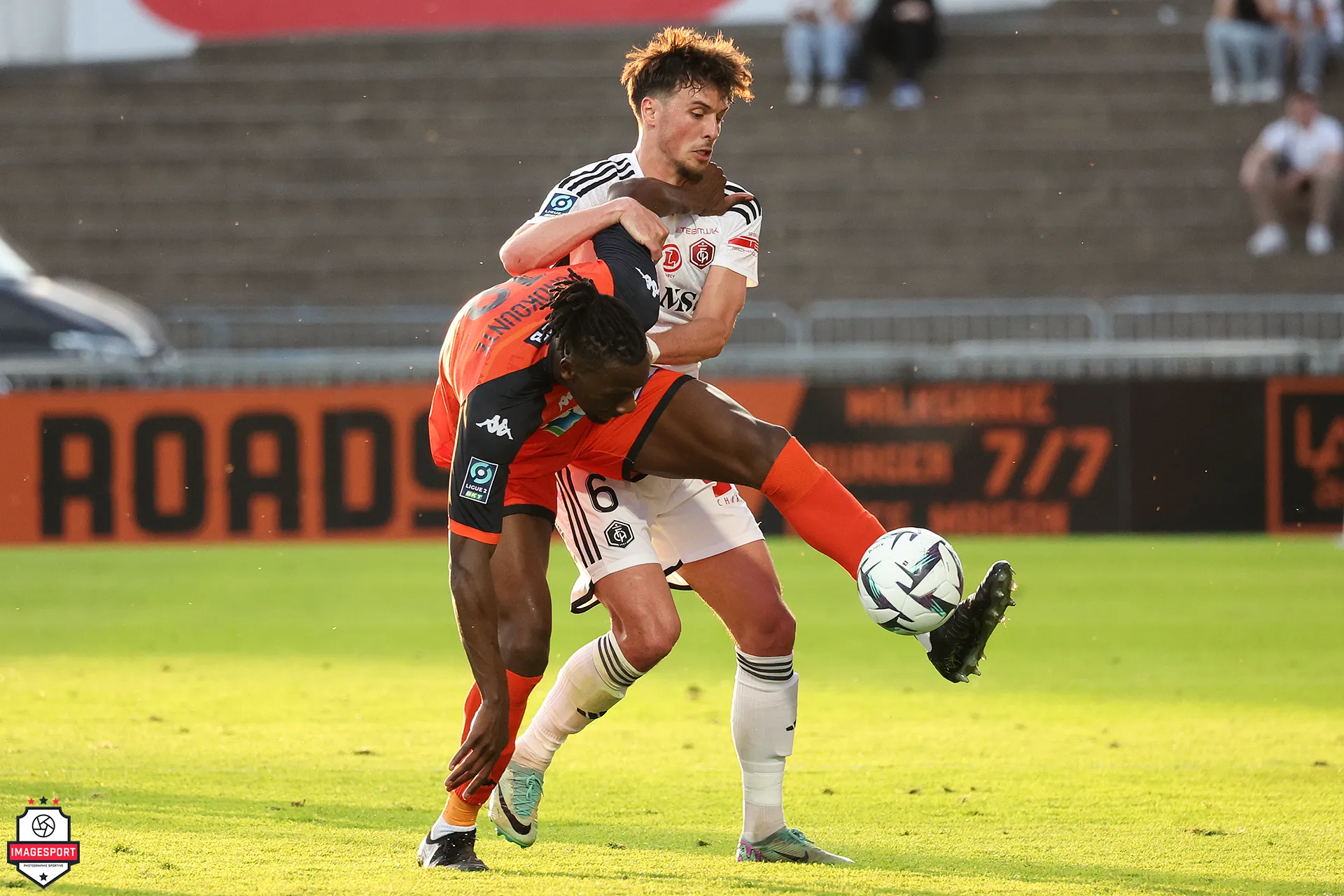 Malik TCHOKOUNTE (Stade Lavallois) / François LAJUGIE (FC Annecy)