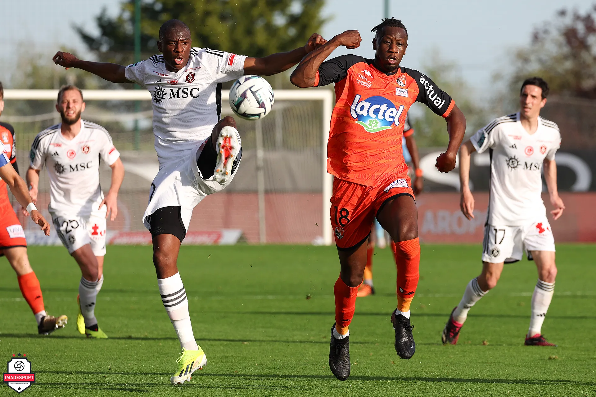 Hamjatou SOUKOUNA (FC Annecy) / Malik TCHOKOUNTE (Stade Lavallois)