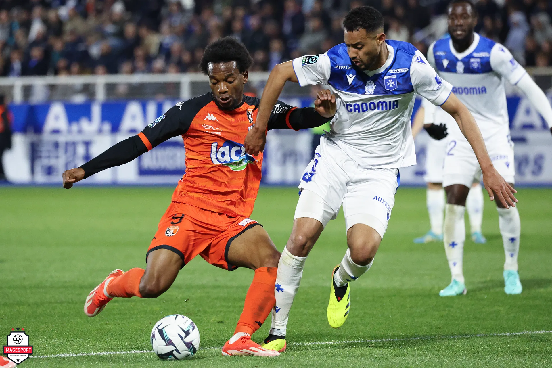 Junior KADILE (Stade Lavallois) / Saad AGOUZOUL (AJ Auxerre)
