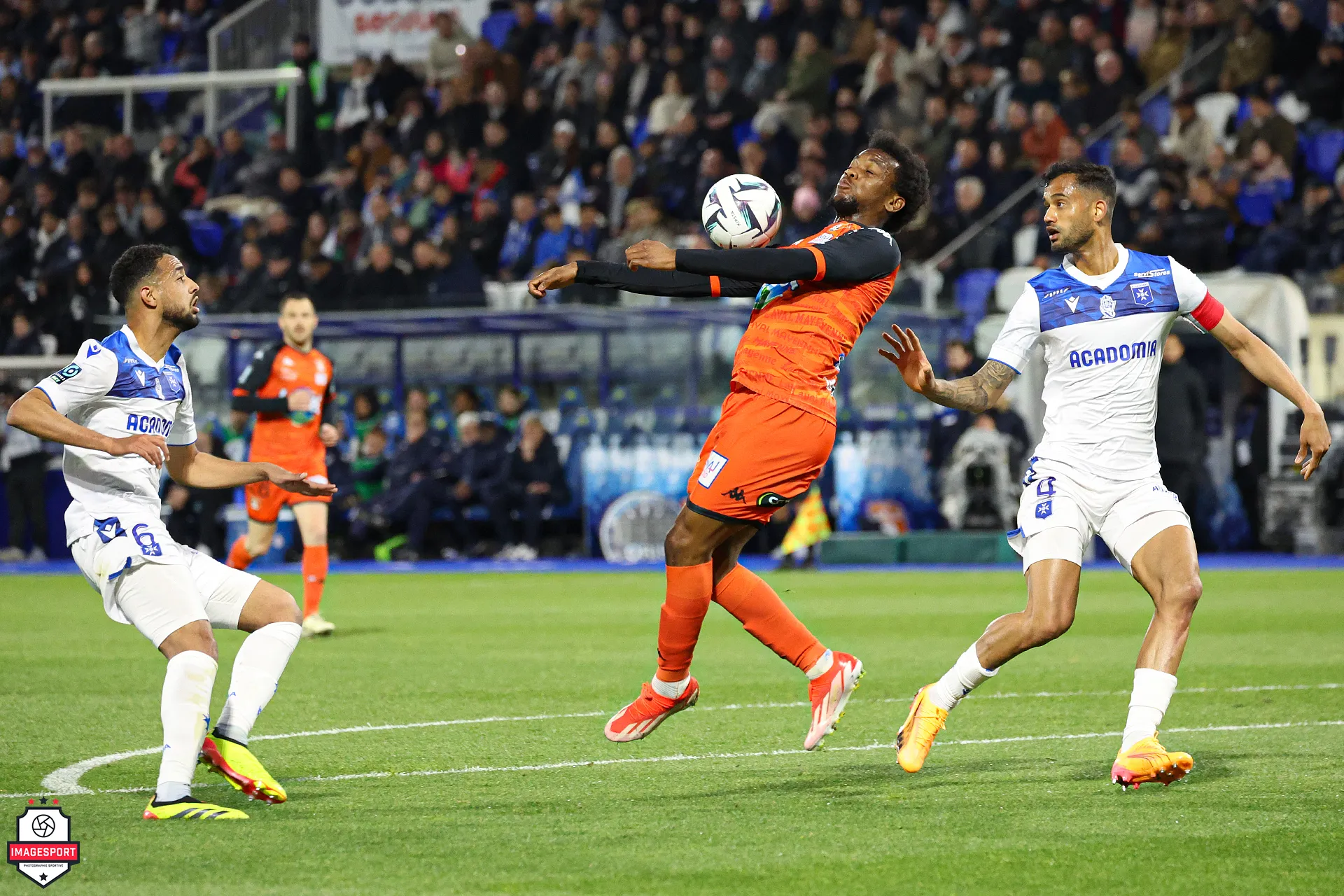 Saad AGOUZOUL (AJ Auxerre) / Junior KADILE (Stade Lavallois) / Jubal ROCHA MENDES JUNIOR (AJ Auxerre)