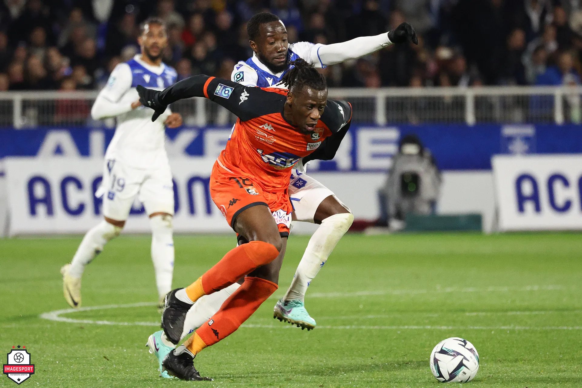 Malik TCHOKOUNTE (Stade Lavallois) / Elisha OWUSU (AJ Auxerre)