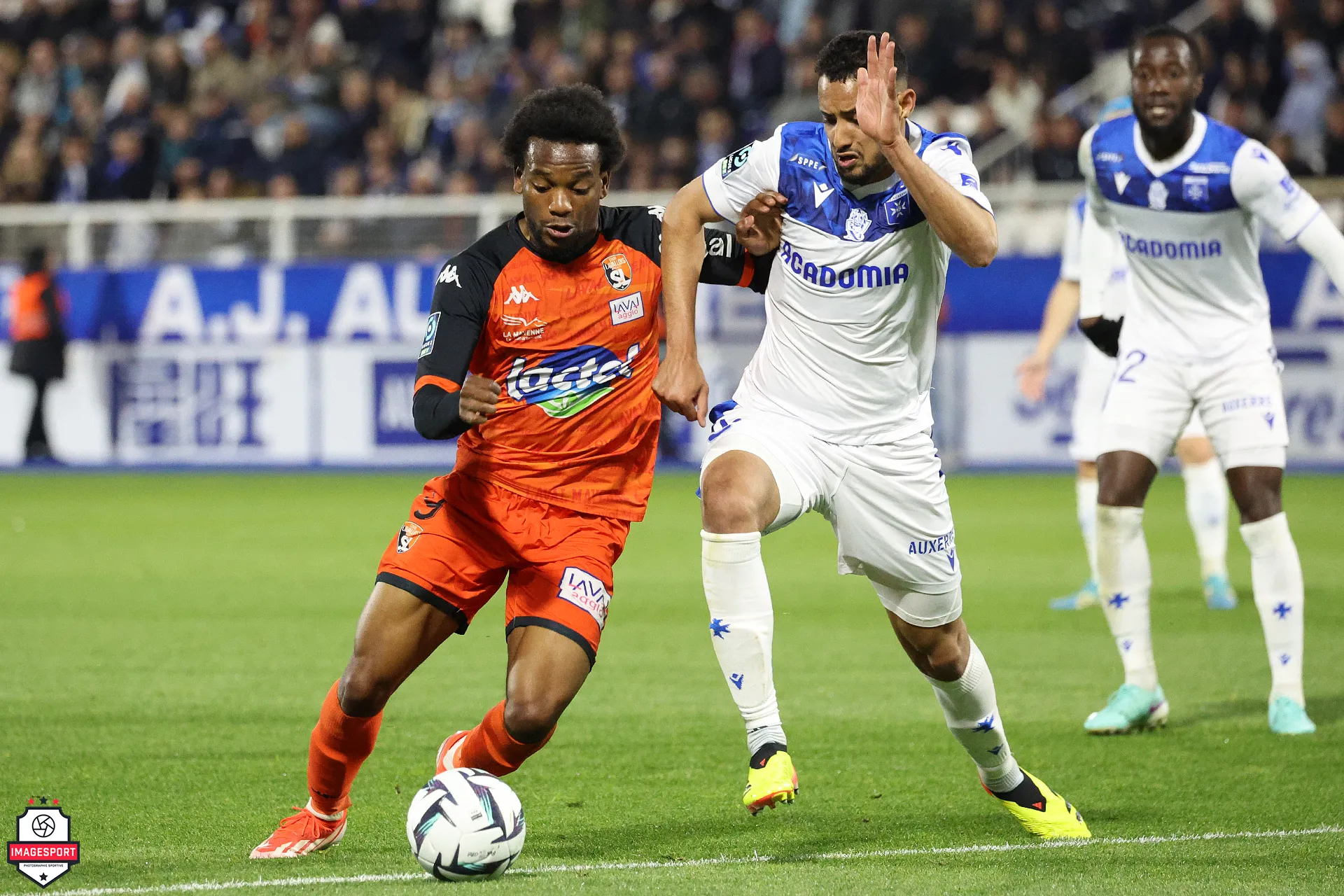 Junior KADILE (Stade Lavallois) / Saad AGOUZOUL (AJ Auxerre)