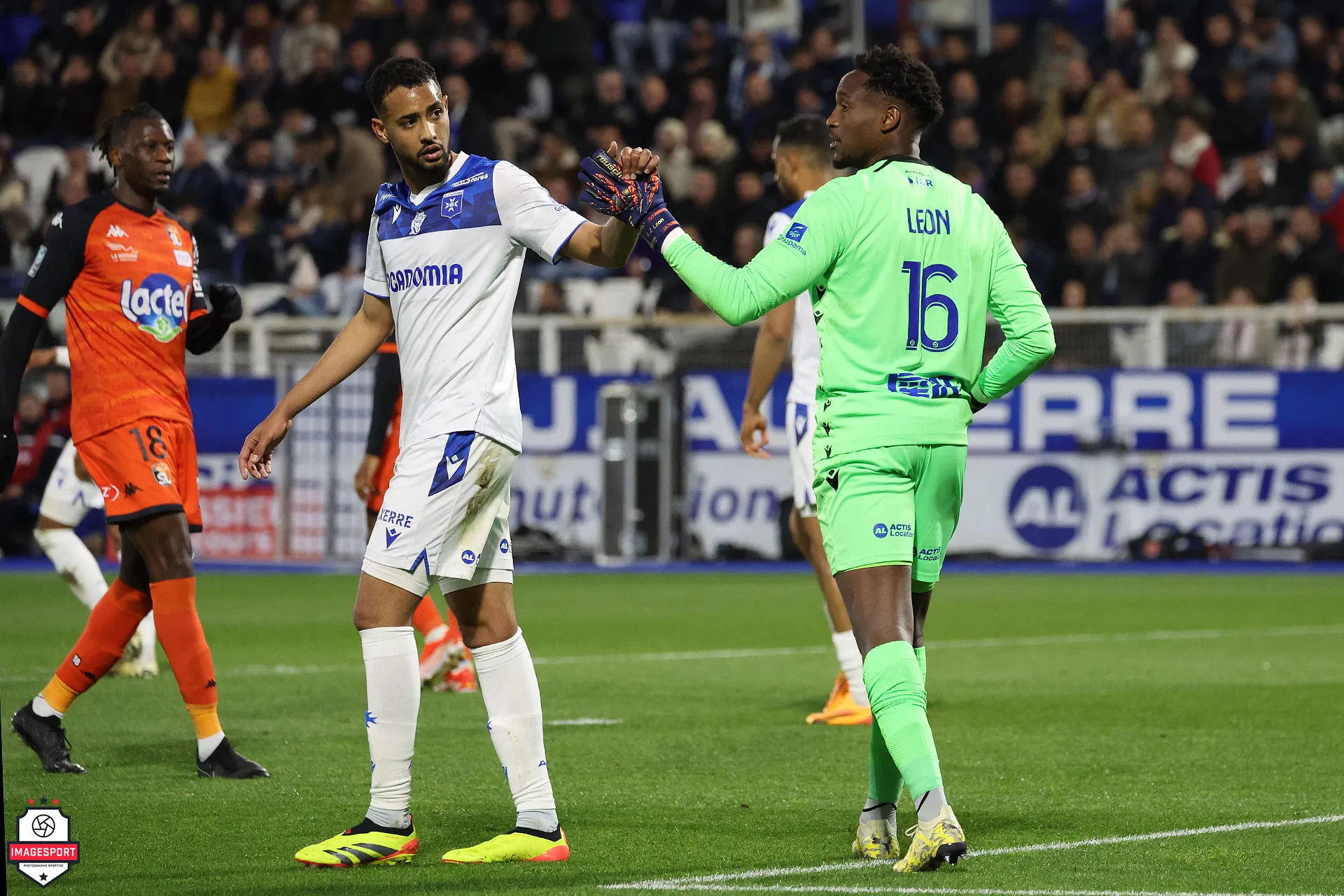 Saad AGOUZOUL (AJ Auxerre) / Donovan LEON (AJ Auxerre)