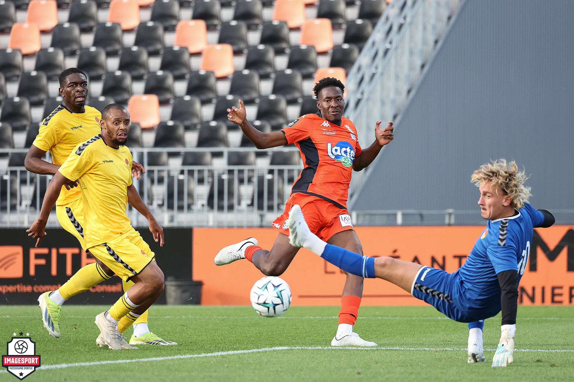 But Mamadou CAMARA (Stade Lavallois)