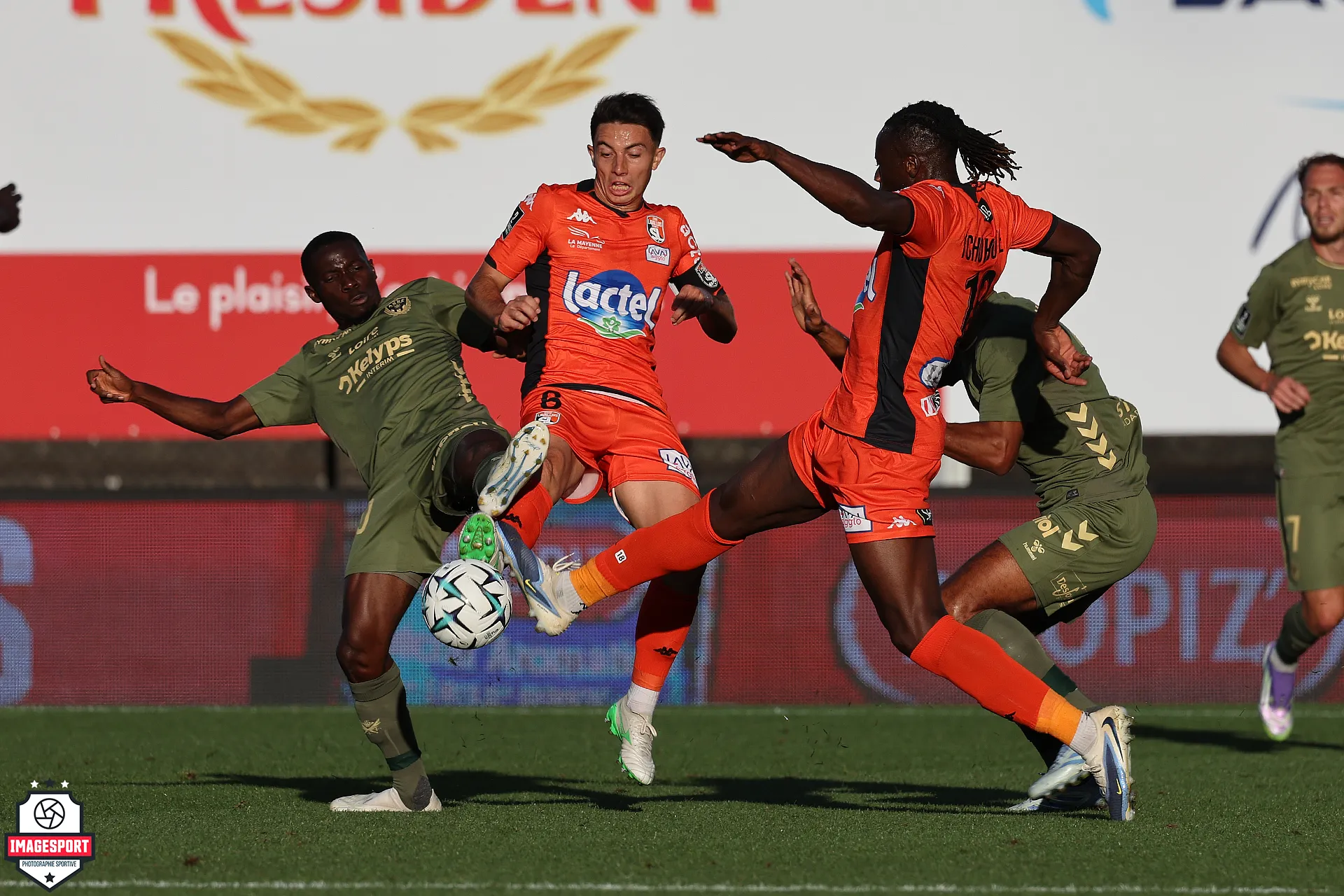 Sam SANNA (Stade Lavallois) / Malik TCHOKOUNTE (Stade Lavallois)